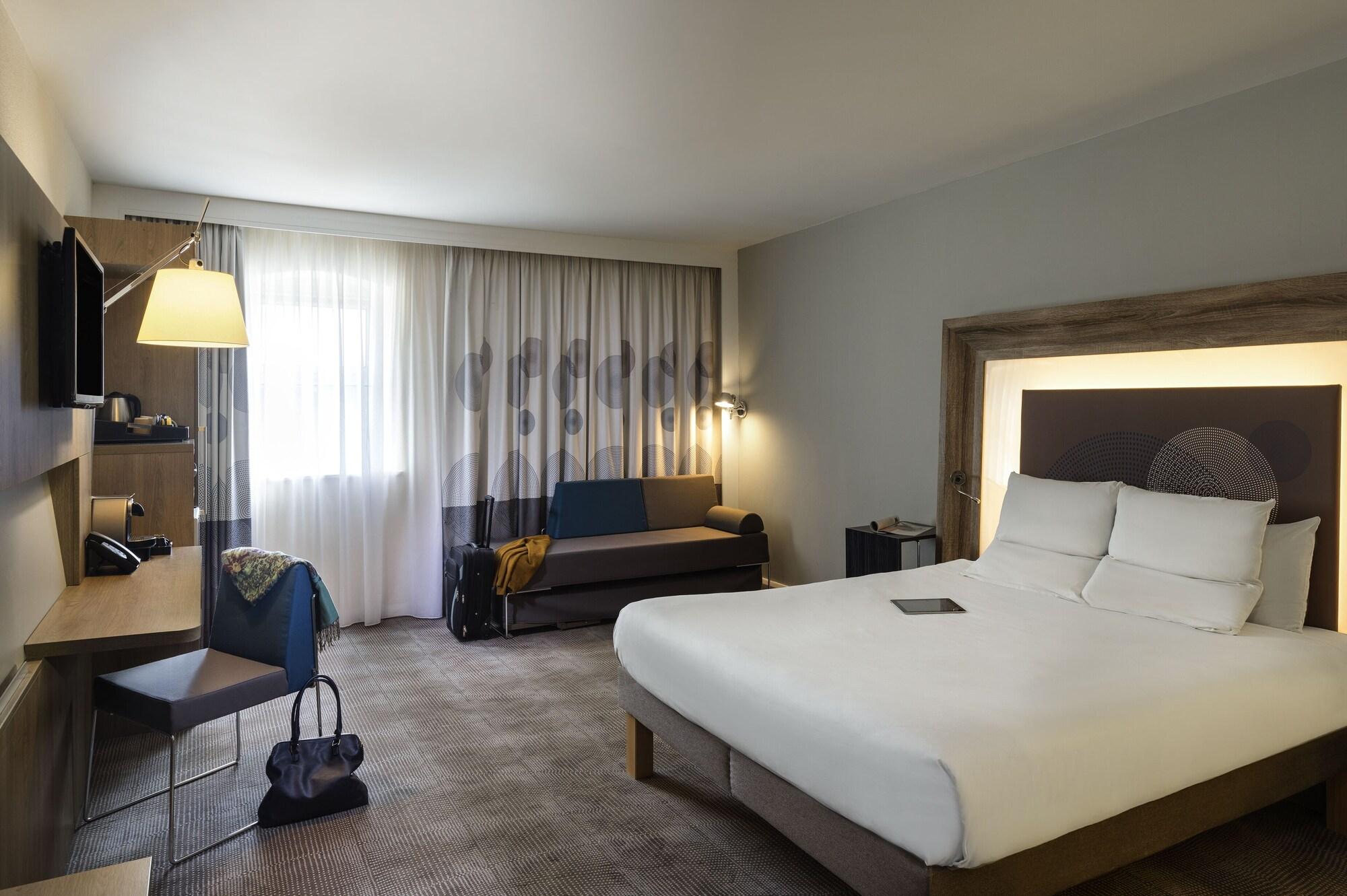 Novotel Airport Отель