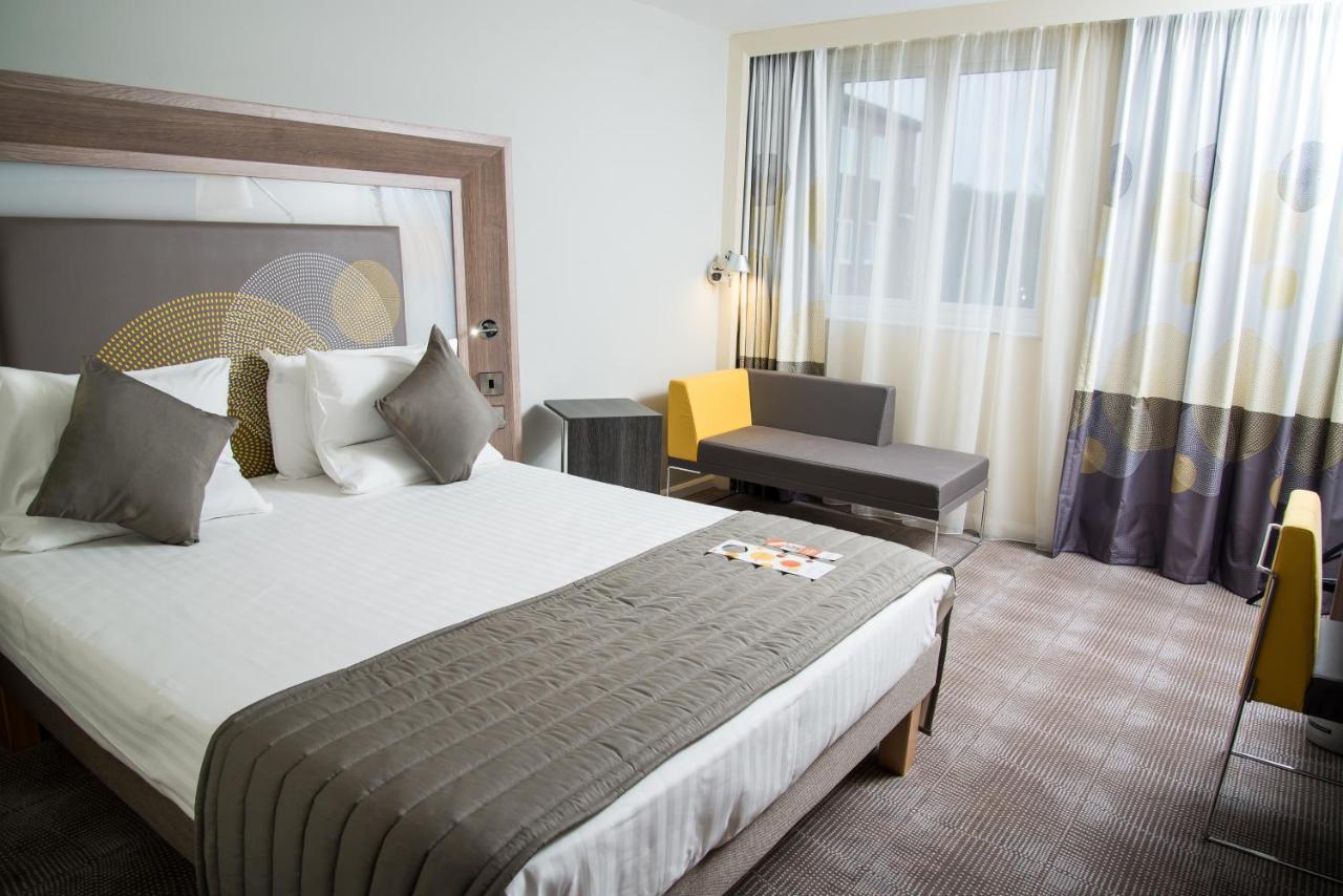 Novotel Airport Отель