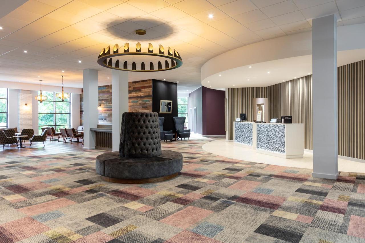 Отель Novotel Airport